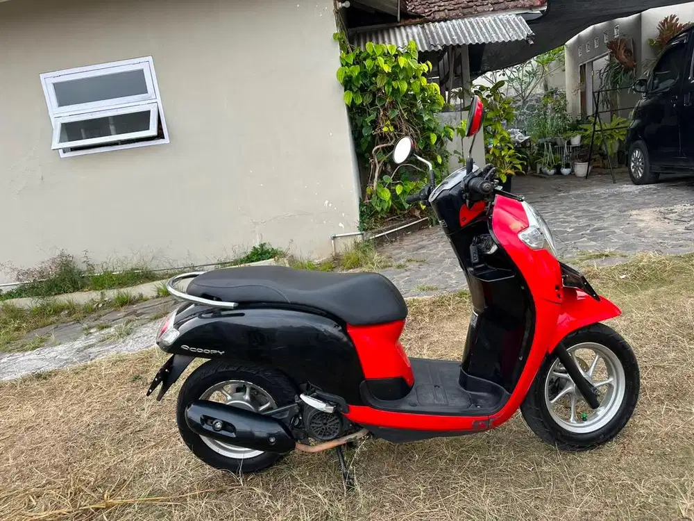 Scoopy 2019 Hitam merah