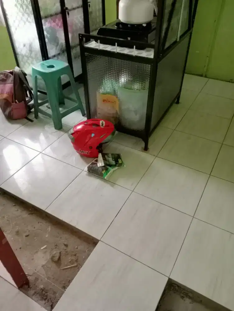 TUKANG BANGUNAN