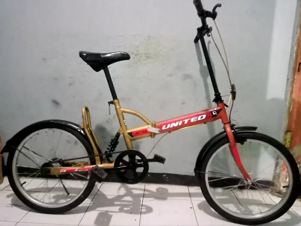 Dijual sepeda lipat merk UNITED ring 20 kondisi masih bgus kker normal