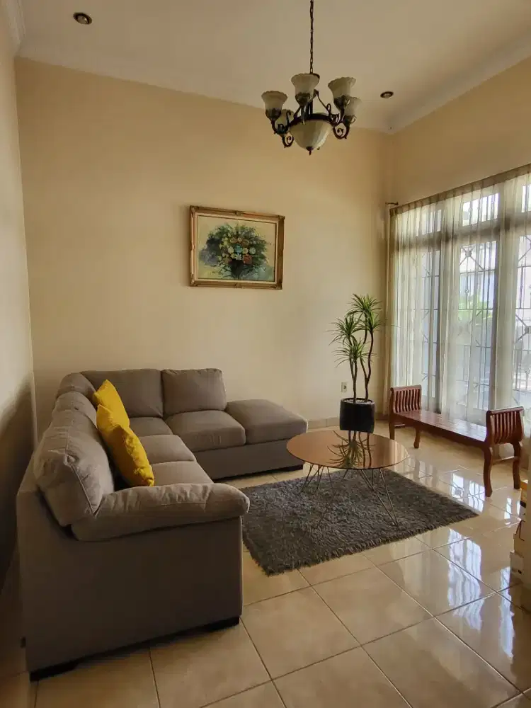 Dijual satu set sofa, meja,kursi jati dan pohon pandan bali artificial
