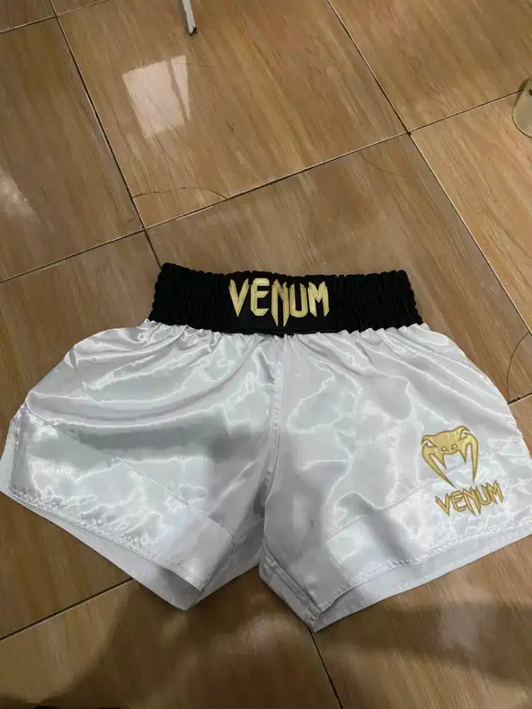 Celana boxing Muay Thai venum classic shorts white size L