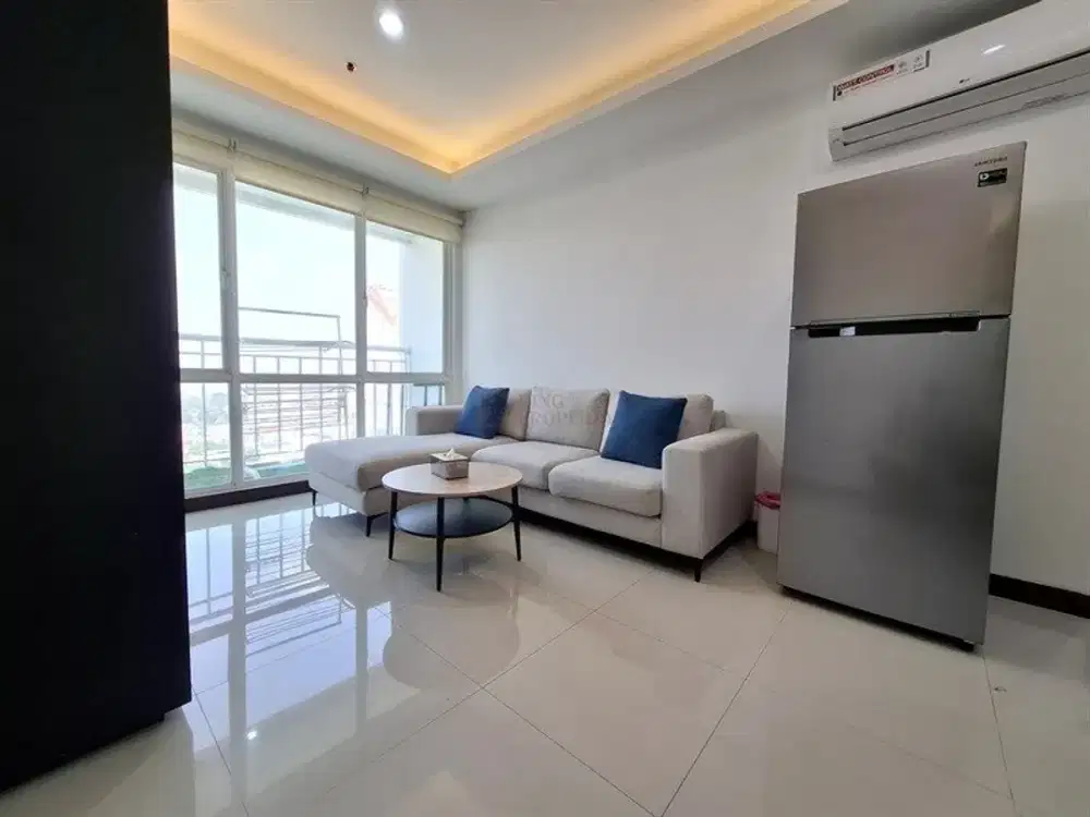 Disewakan Apartemen AKR Gallery West 2BR Full Furnished Modern Dekat Tol Kebon Jeruk