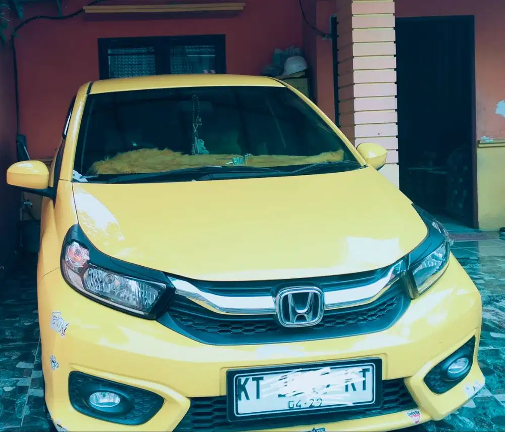 Mobil Honda Brio Satya matic dengan kilometer 40.000.