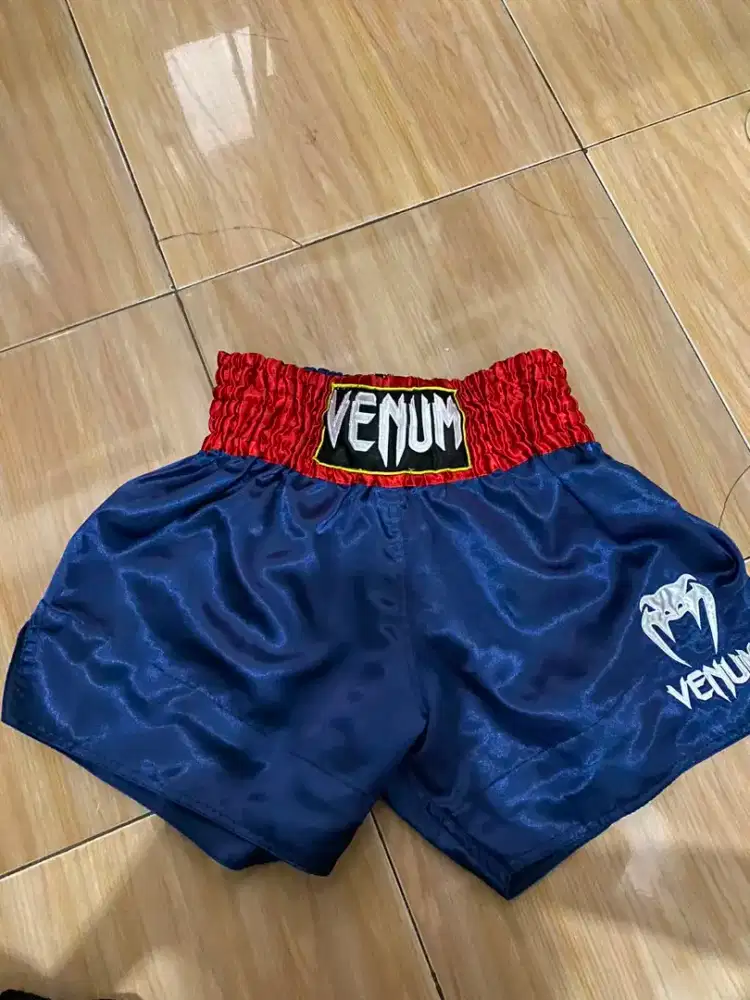 Celana muay thai venum classic shorts red blue size L