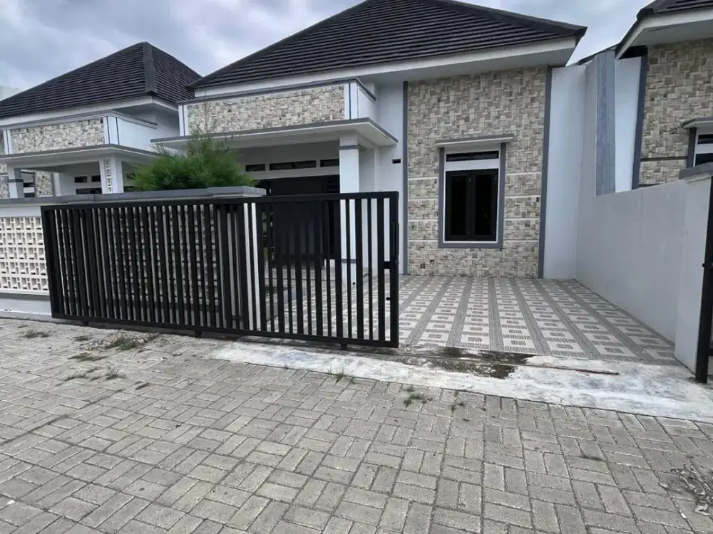 Rumah mewah siap huni di Brebes kota Jl KH Asyari Bebas banjir Ditengah kota Siap Huni tinggal masuk