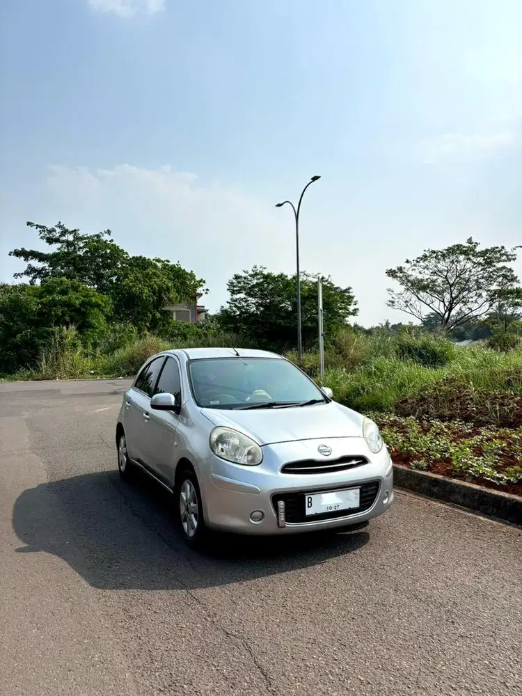 Nissan march 2012