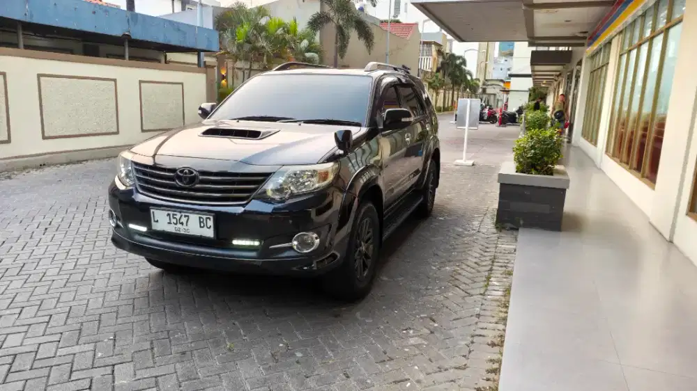 TOYOTA.  FORTUNER.  VNT. AT. 15