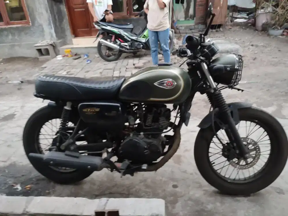 Kawasaki w175 Se