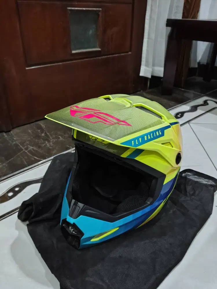 Dijual helm trail / cross merk FLY Racing Kinetic