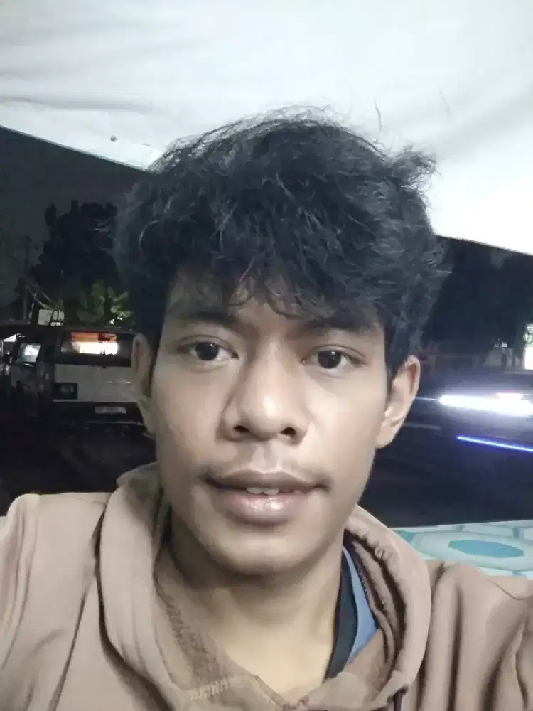 Saya saat ini sedang membutuhkan pekerjaan, yang ada mesnya