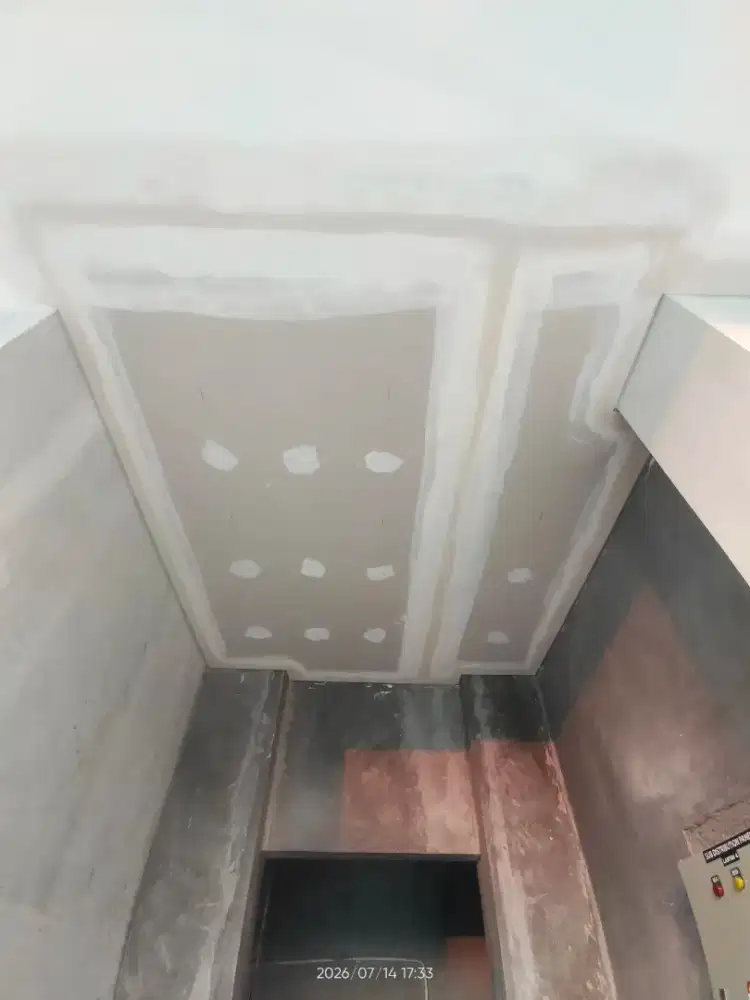 Furniture kantor buat partisi interior dan pasang plafon gypsum