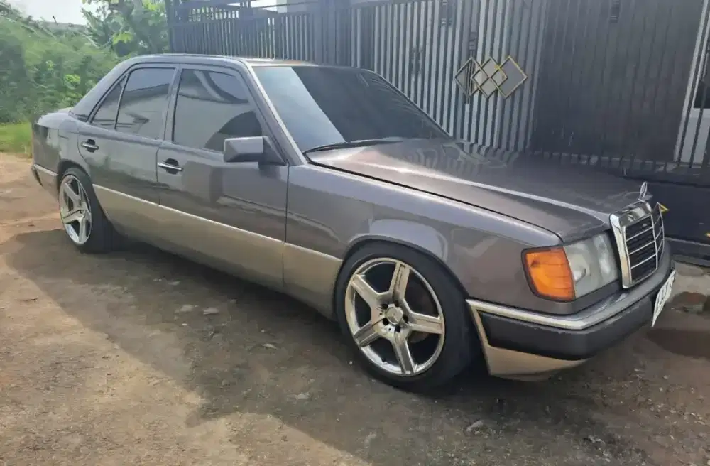 Mercy Boxer 230E  W124