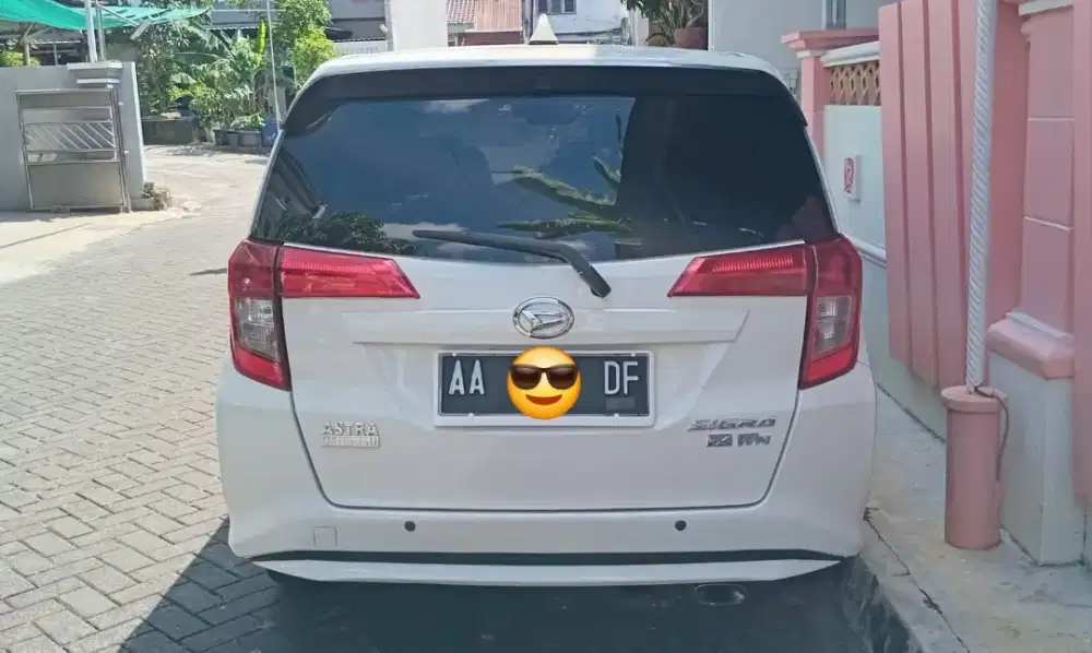 Daihatsu Sigra X Putih