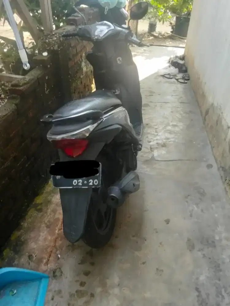 Motor beat hitam