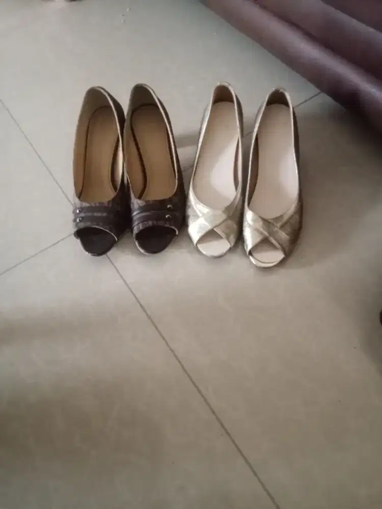 Sepatu wanita ber hak