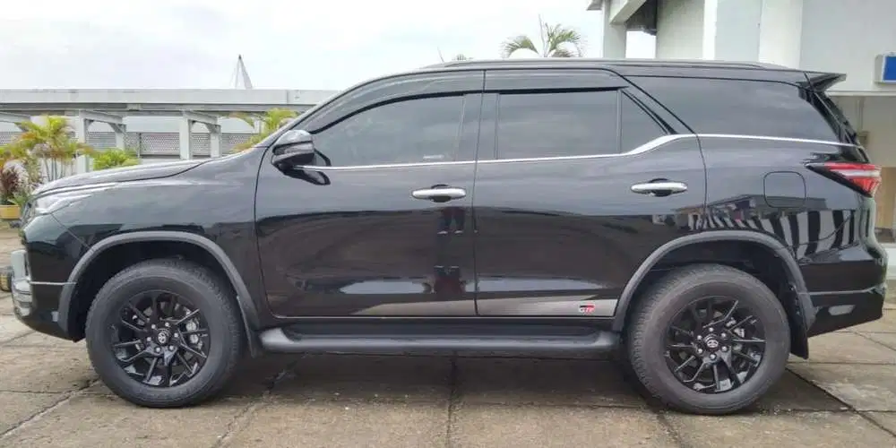 (LOW KM) Toyota Fortuner GR Sport 2.8 2023 Diesel