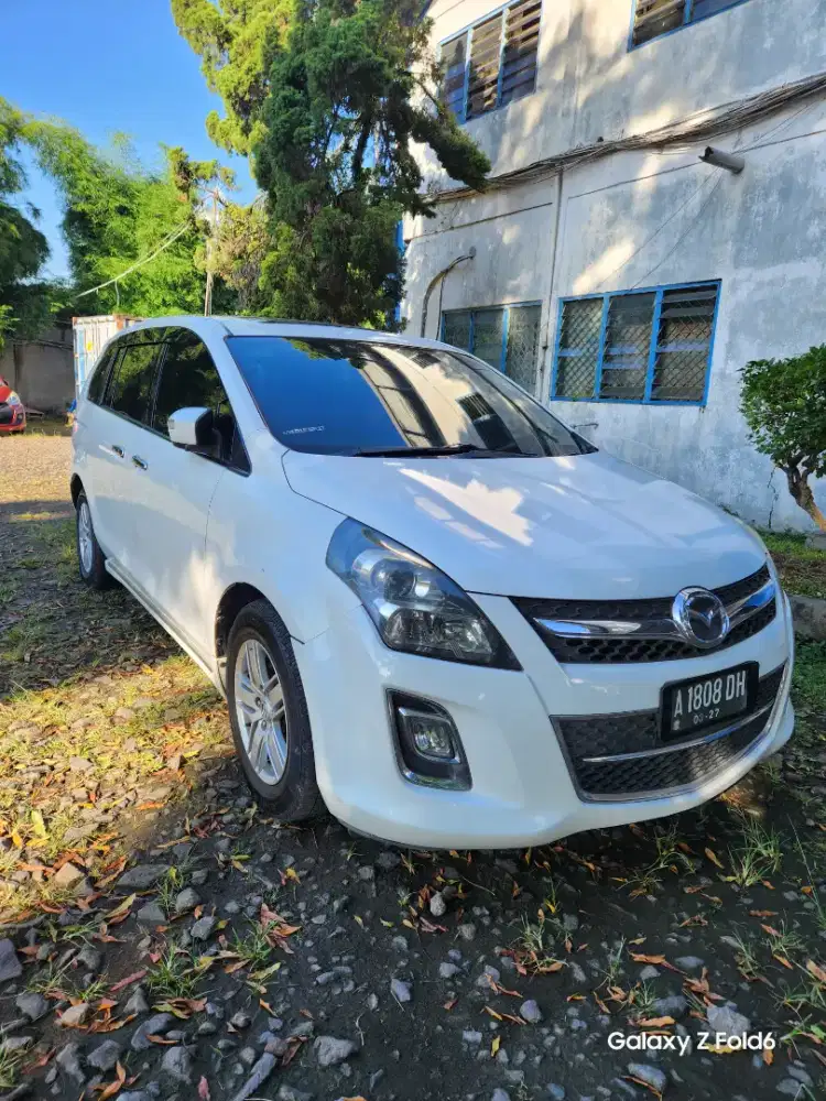Mazda 8 2011 murah