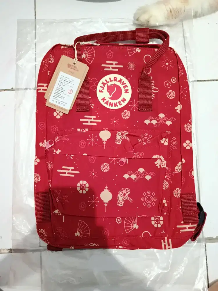 Tas Kanken merah