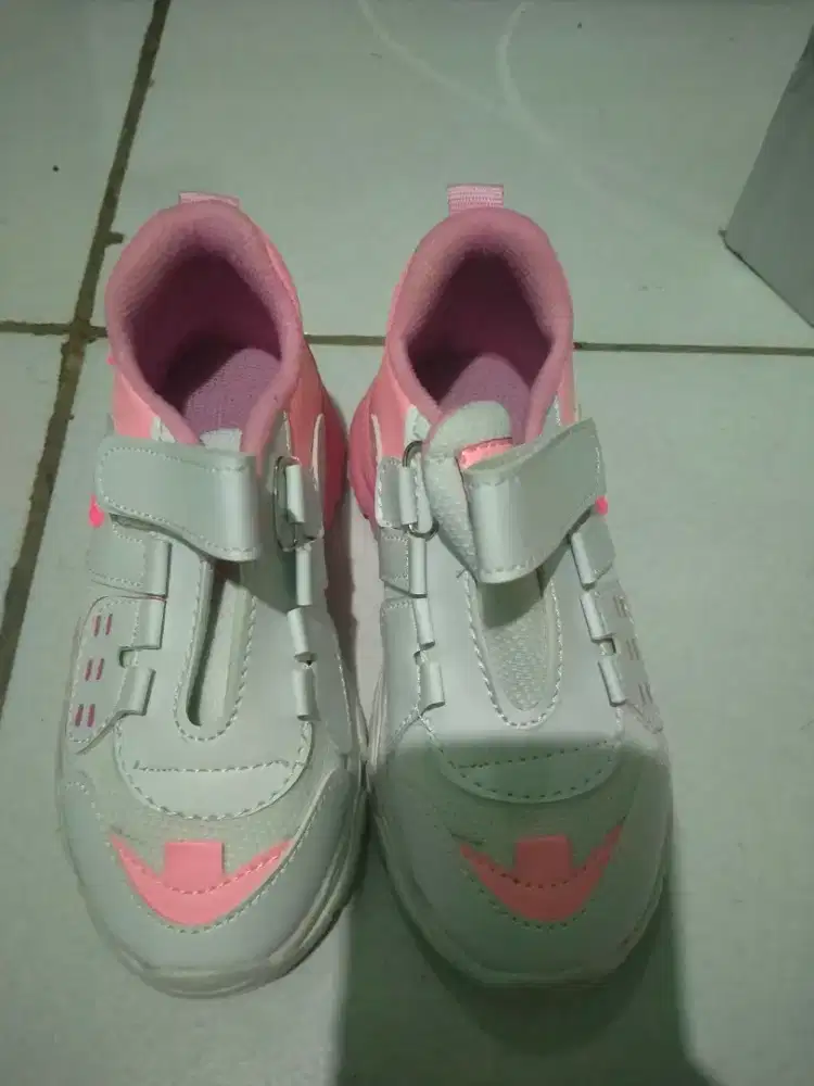 Jual sepatu anak perempuan UK 29
