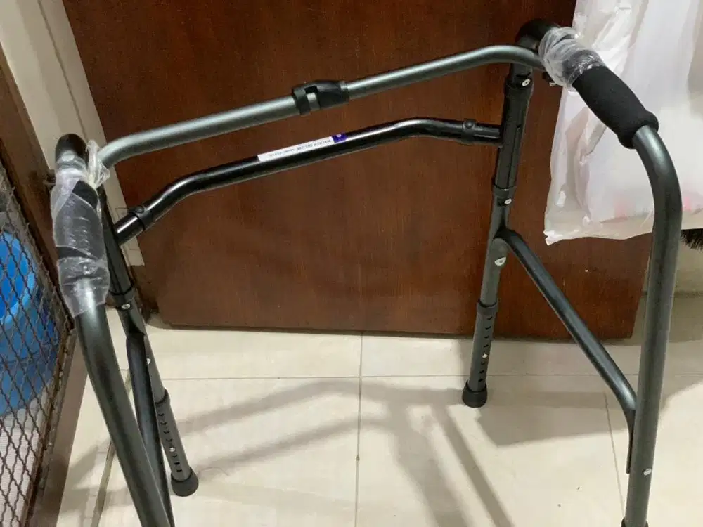 Onemed Walker Warna Hitam