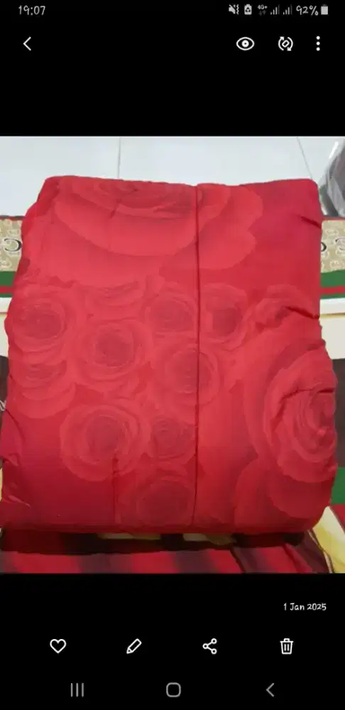 BED COVER MERAH LEMBUT ADEM