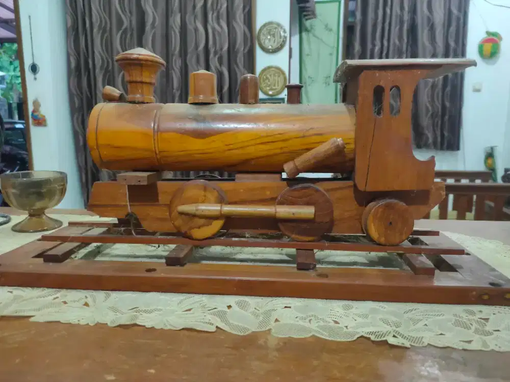 Pajangan kereta vintage