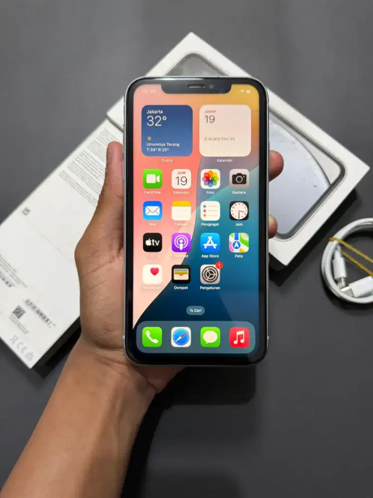 iPhone XR white