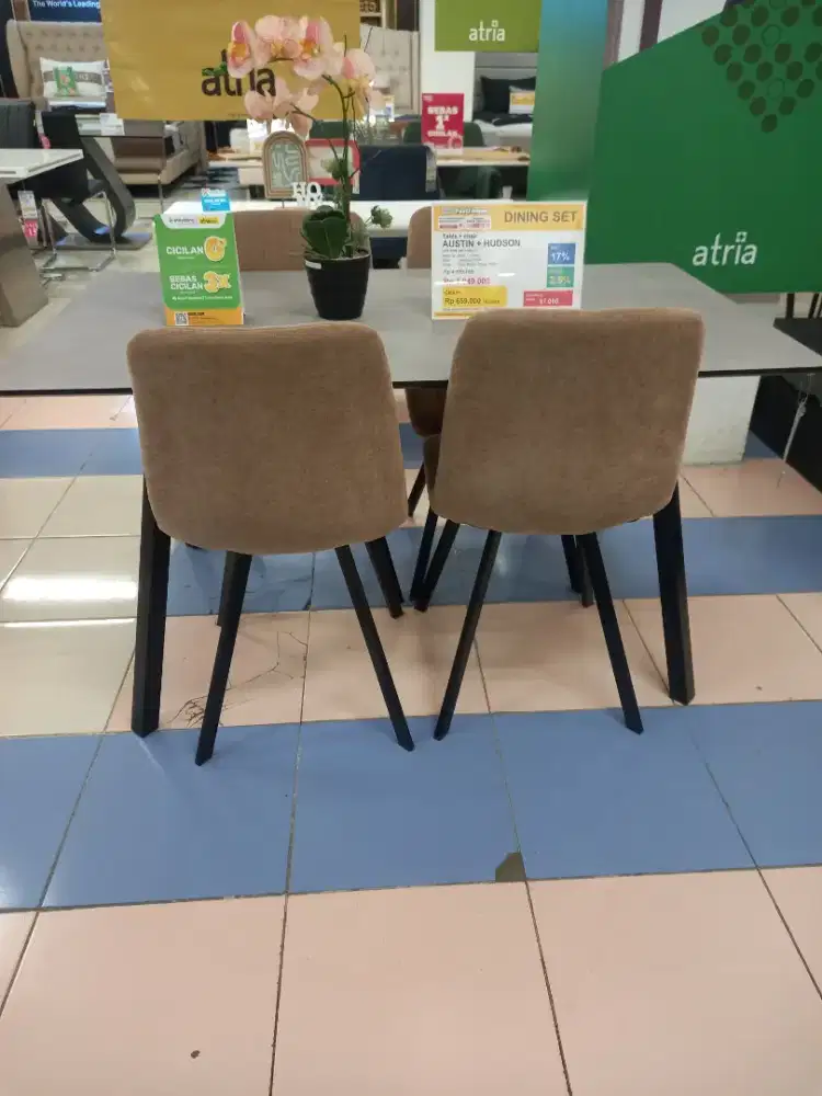 table austin + chair hudson