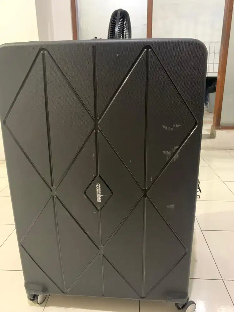 Koper american tourister warna hitam minus lecet pemakaian roda2 aman