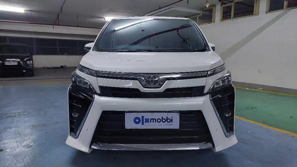 TDP 12 JT Toyota Voxy 2.0 Bensin-AT Putih 2019