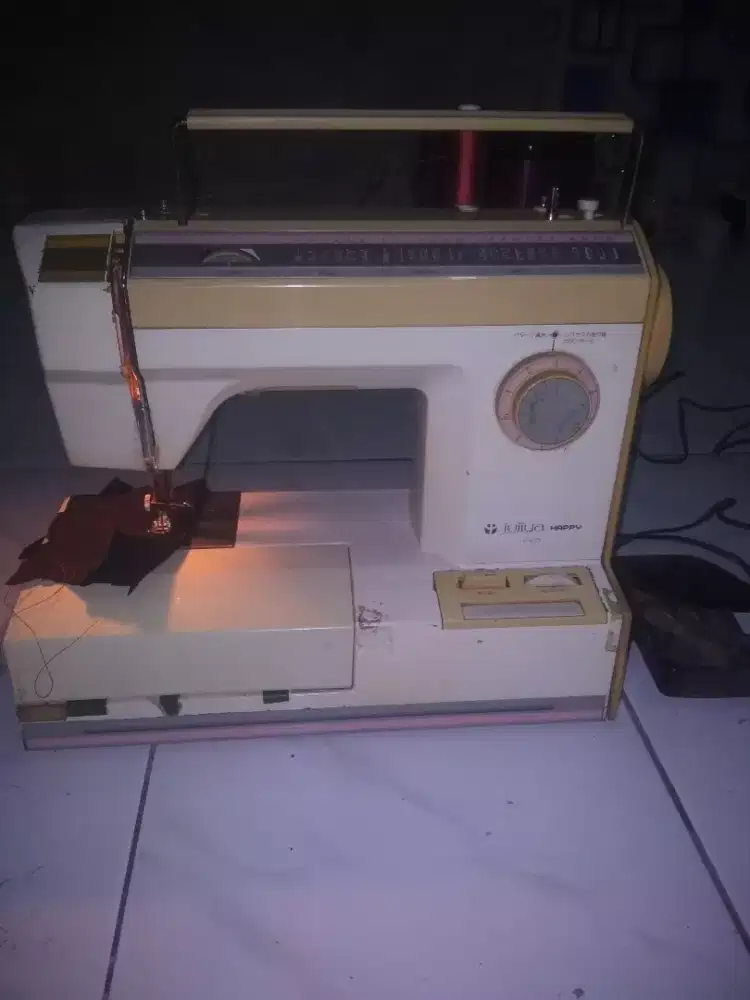 Mesin lubang kancing vortibel