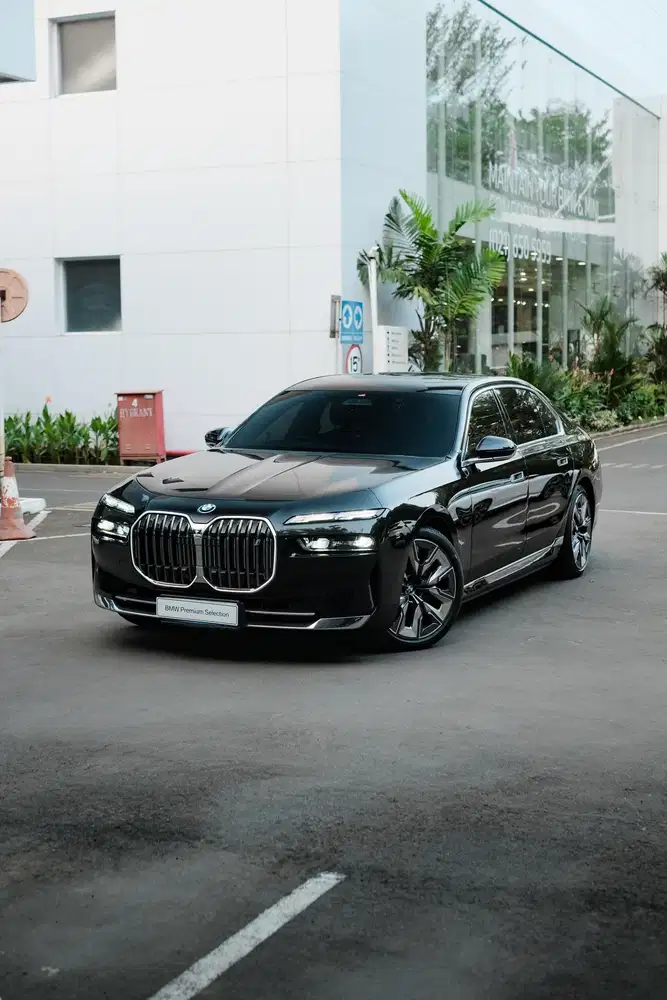 Bmw i7 grandlusso electric 1 tahun 0%