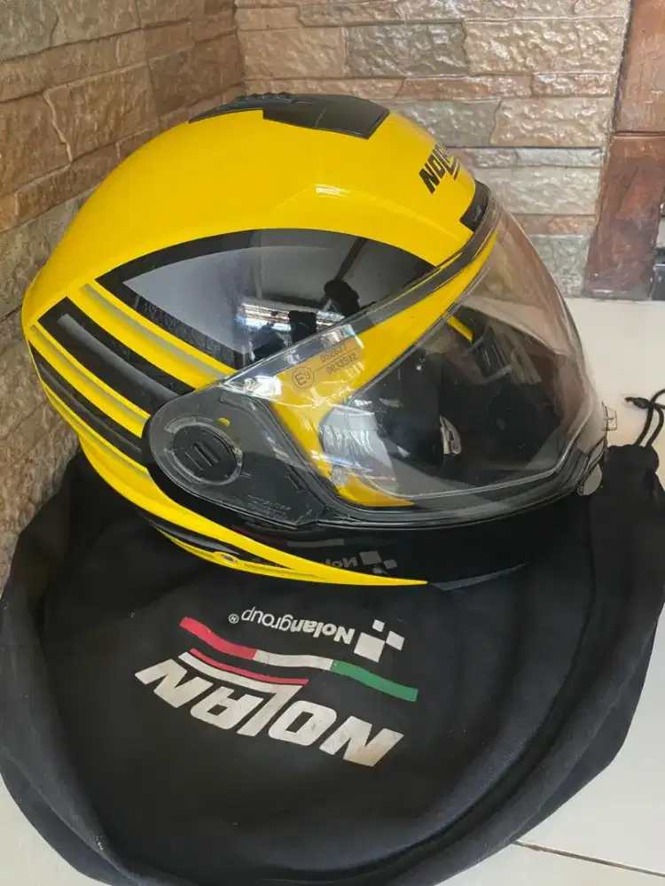 Helm Nolan N104 kuning