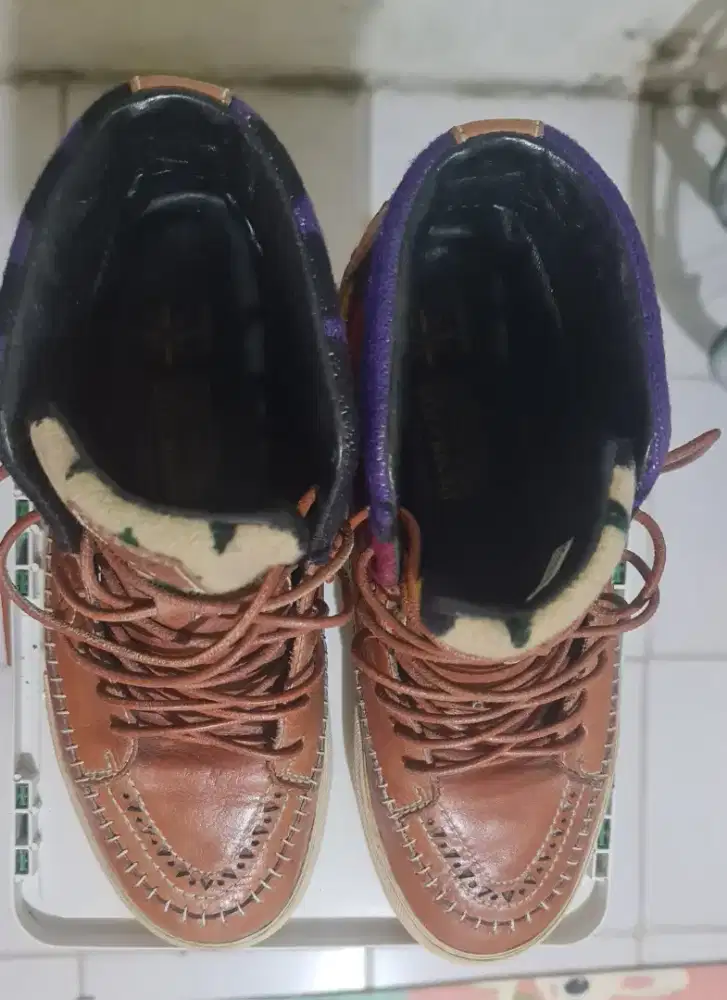 Sepatu merk Vans bekas seperti baru