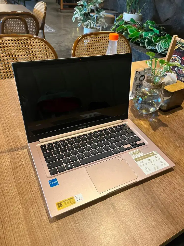 Asus Vivobook 14-RAM 8GB DDR4-256GB SSD-MULUS LIKE NEW MASIH GARANSI