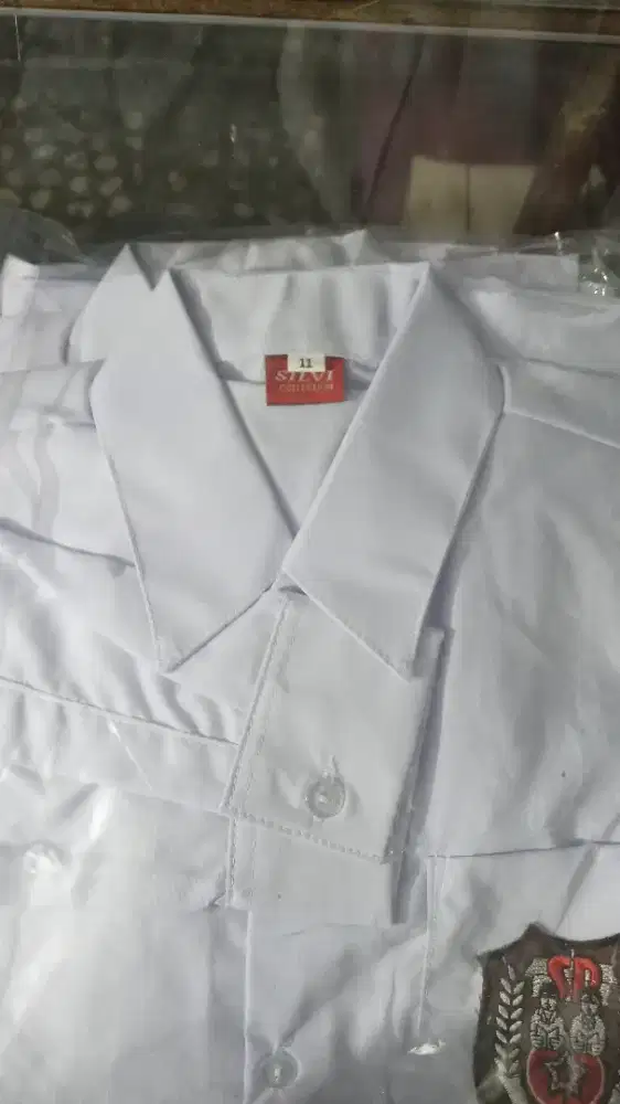 Perlengkapan seragam sekolah