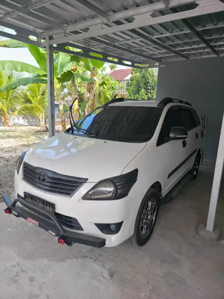 INNOVA GRAND 2013 TYPE G MANUAL BENSIN WARNA PUTIH