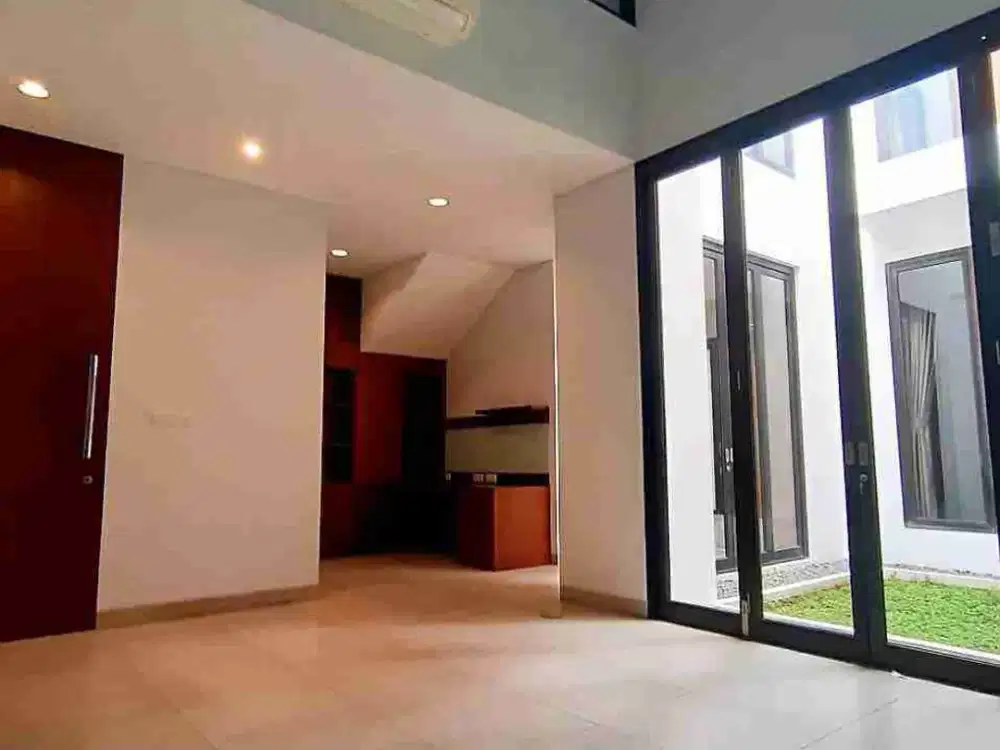 Dekat SCBD, Disewakan Rumah Siap Huni di Senopati Kebayoran Baru Jakarta Selatan.