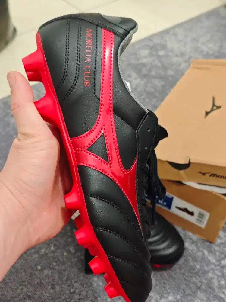 Sepatu sepak bola mizuno morelia II club size 41 (26,5 cm)