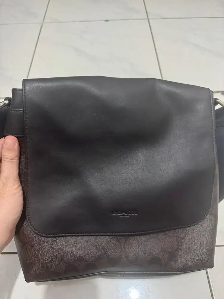 Dijual preloved tas messenger Coach charles