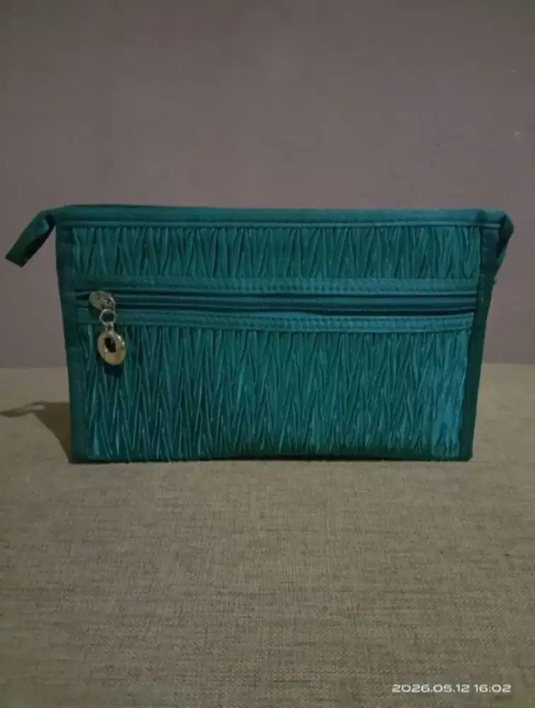 AVENUE purse/ clutch