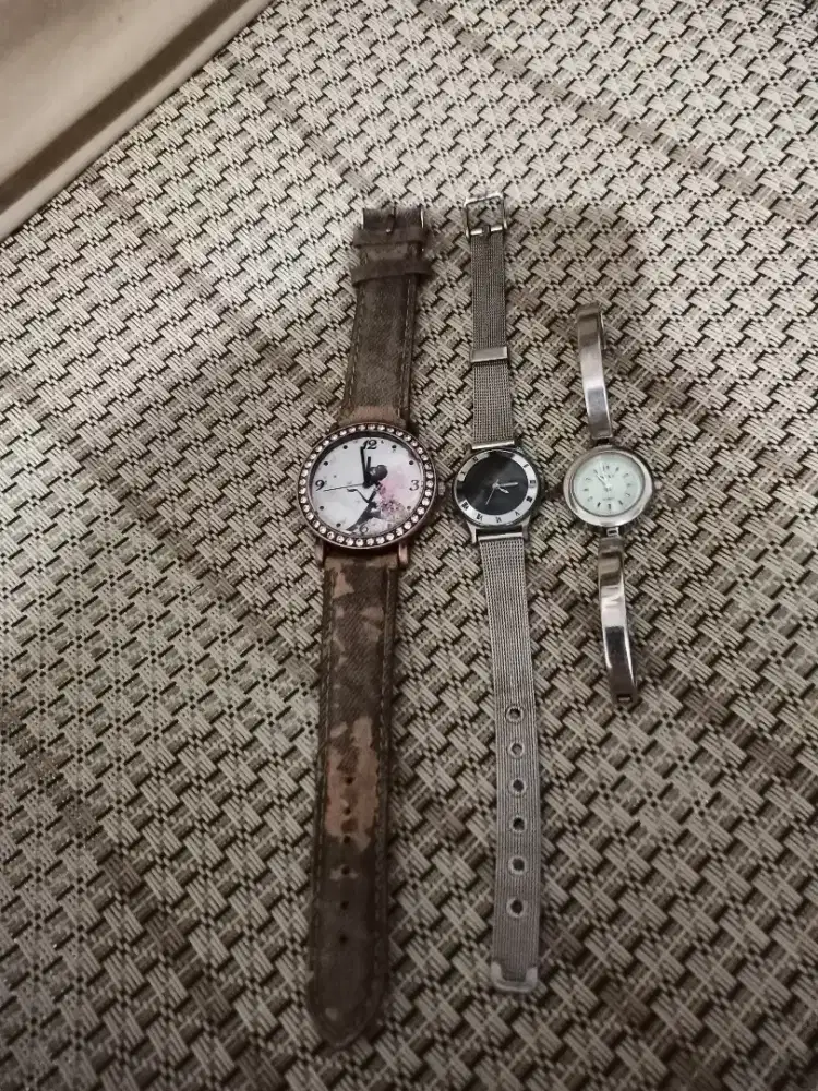 DIJUAL 3 JAM TANGAN WANITA KONDISI MATI