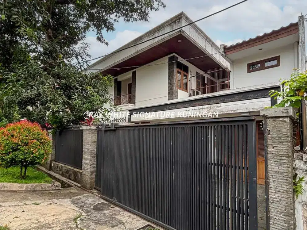 Rumah Hunian Tenang Lokasi Prime di Jl Dukuh Patra