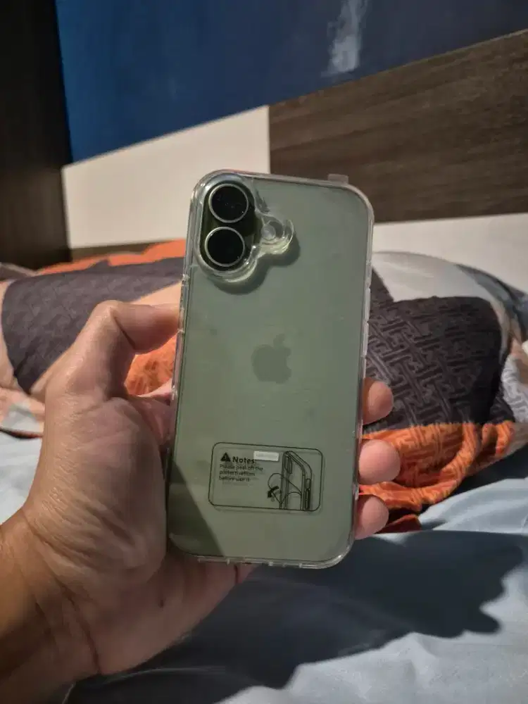Iphone 17/256 sage,, like new