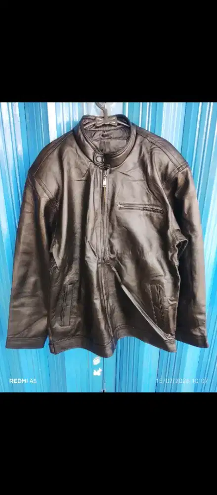 Jaket kulit hitam polos uk XL masih baru gres belum pernah di pake