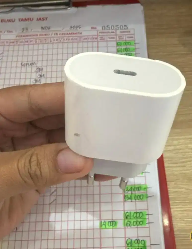 Dijual ,, Charger iphone tipe C Ori