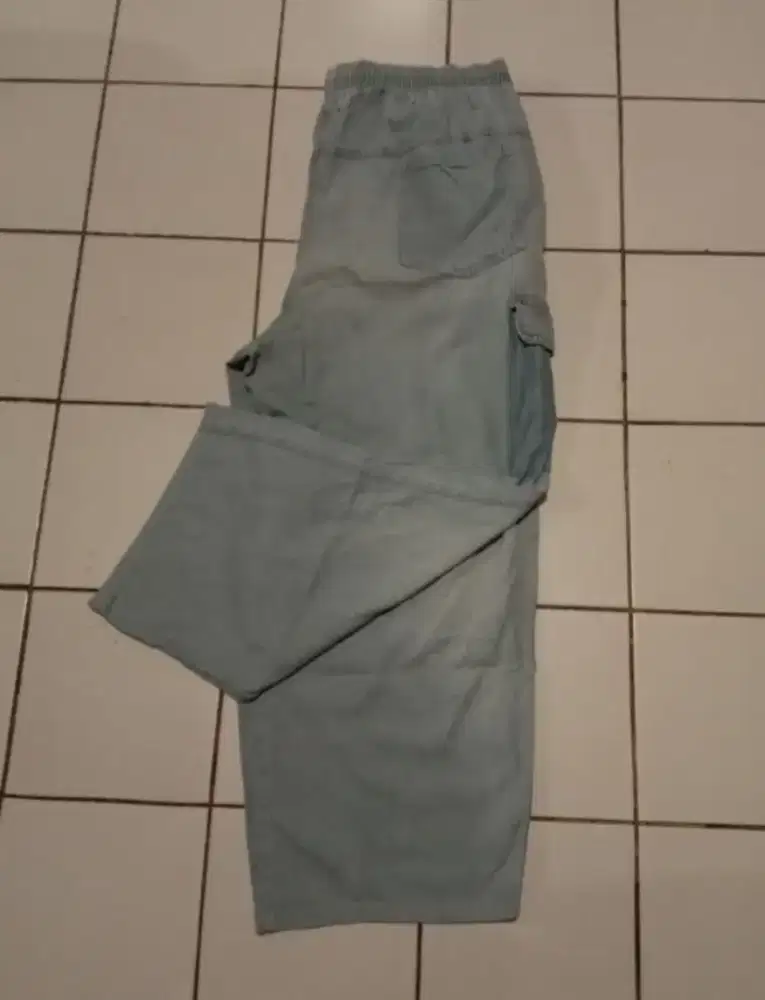 Jeans pria model lebar