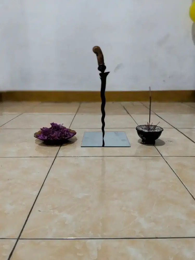 Keris Berdiri keseimbangan