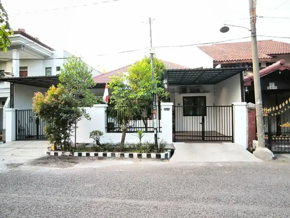 Rumah di Rungkut Asri Utara Lokasi Favorit, Row Jalan 12 Mtr (4 Mobil), Double Way
