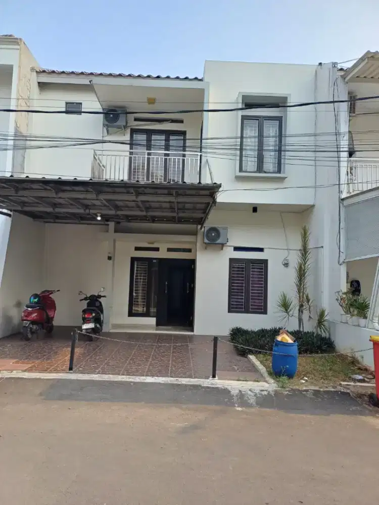 Disewakan Tahunan Rumah Cluster 2 Lantai Pinggir Jalan Utama Kahfi 2